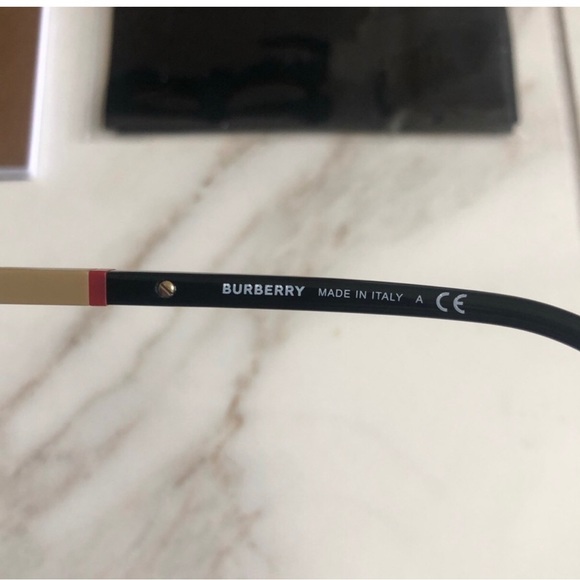 🔥NEW BURBERRY SUNGLASSES 🔥 - Picture 12 of 12